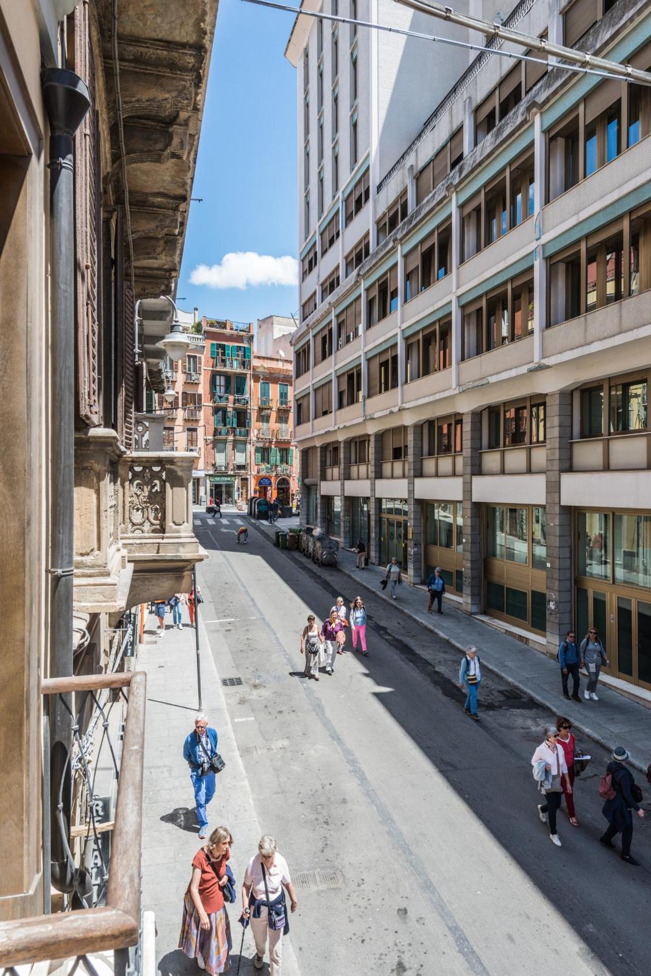 Charming Apartment In The City Center Cagliari Kültér fotó