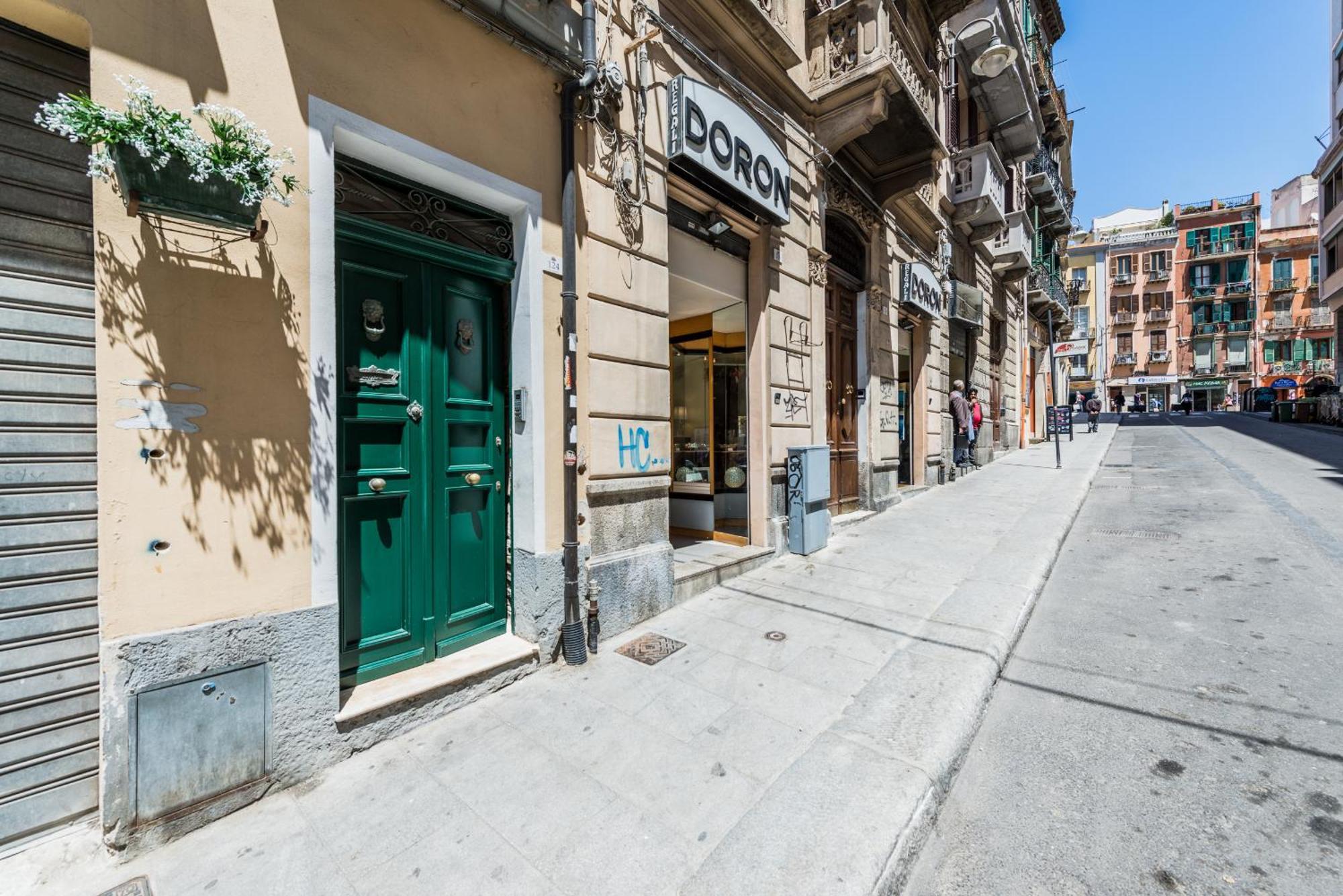 Charming Apartment In The City Center Cagliari Kültér fotó